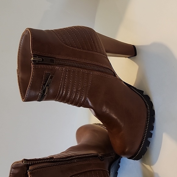 C. Label "Binky" size 5.5 boots.  New - Picture 3 of 8
